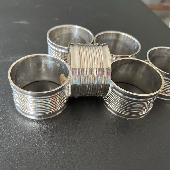 Set of Six Silver Plated Napkin Rings Ribbed Design Round Shape Vintage - Picture 1 of 9